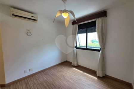 Apartamento à venda com 3 suítes em Vila Uberabinha, São Paulo, SP