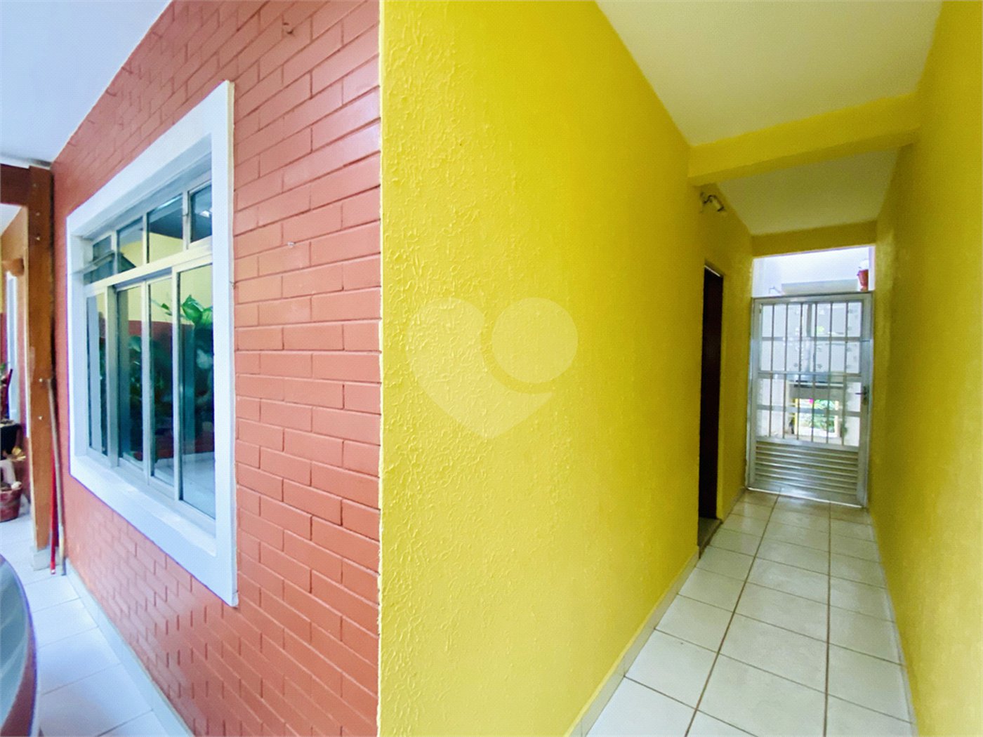 Sobrado à venda com 4 quartos, sendo 1 suíte, em Vila Gilda, Santo André, SP