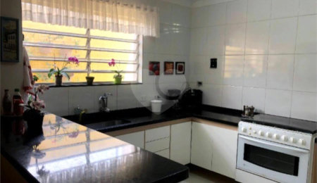 Sobrado à venda com 4 quartos, sendo 2 suítes,  em Jardim Campo Limpo, São Paulo, SP