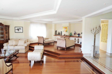 Casa à venda com 5 suítes em Jardim Leonor, São Paulo, SP