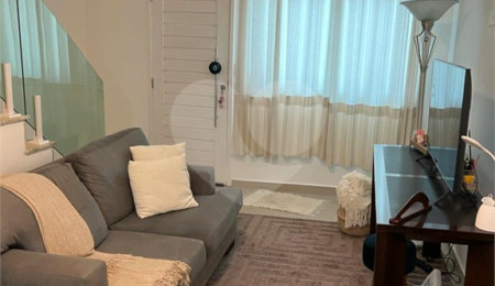 Casa à venda com 2 suítes no condomínio Jd. Avelino II, São Paulo - SP