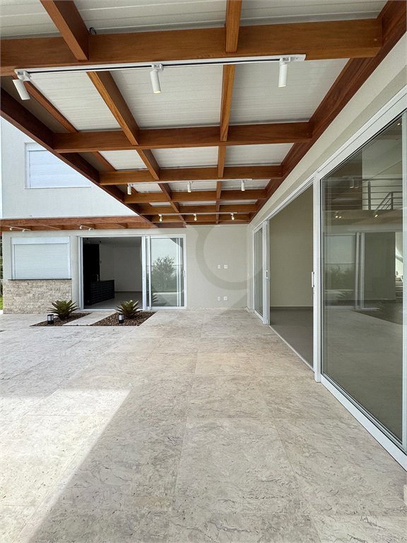 Casa à venda com 4 suítes no condomínio Villa dos Pinheiros, Indaiatuba - SP