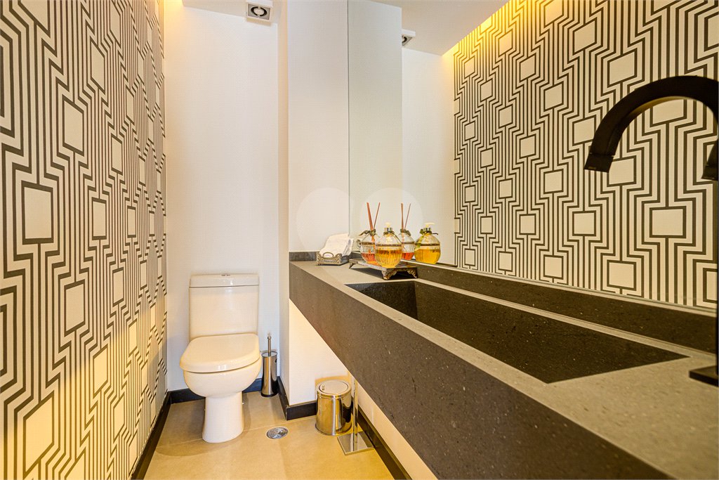 Apartamento à venda com 3 suítes em Campo Belo, São Paulo, SP
