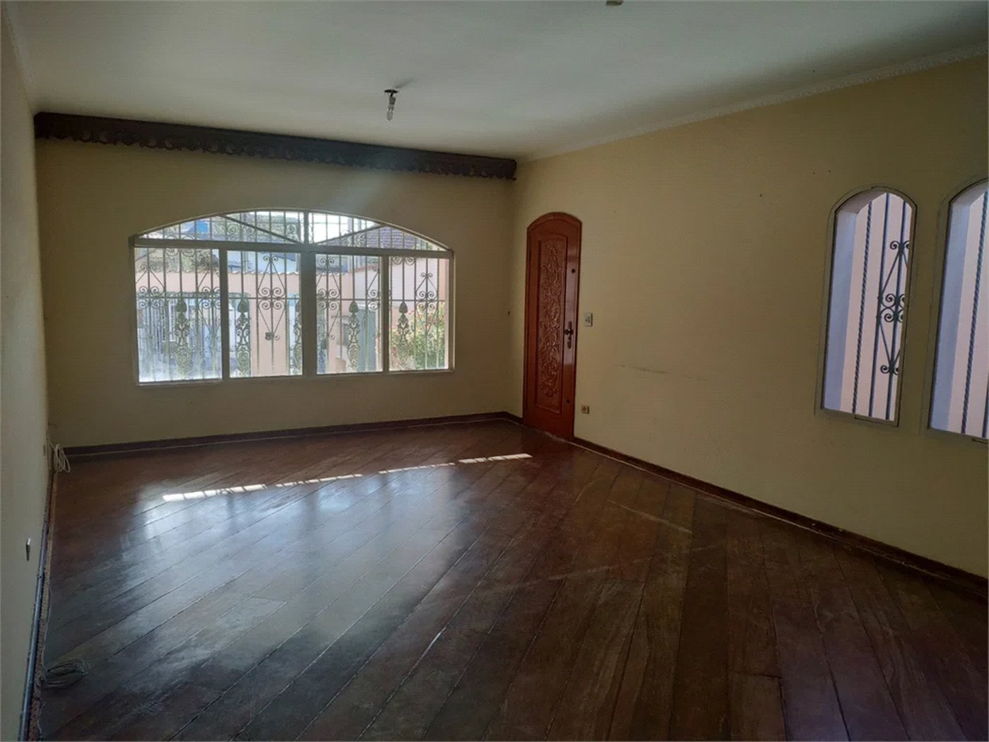 Casa à venda com 5 quartos, sendo 1 suíte, em Jaguaré, São Paulo, SP