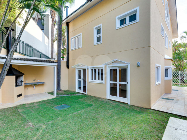 Casa para alugar com 4 quartos, sendo 2 suítes,  no condomínio Cassiano Ricardo, São Paulo - SP