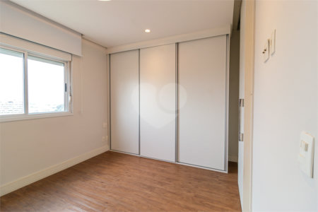 Apartamento à venda com 3 quartos, sendo 1 suíte,  em Chácara Santo Antônio, São Paulo, SP