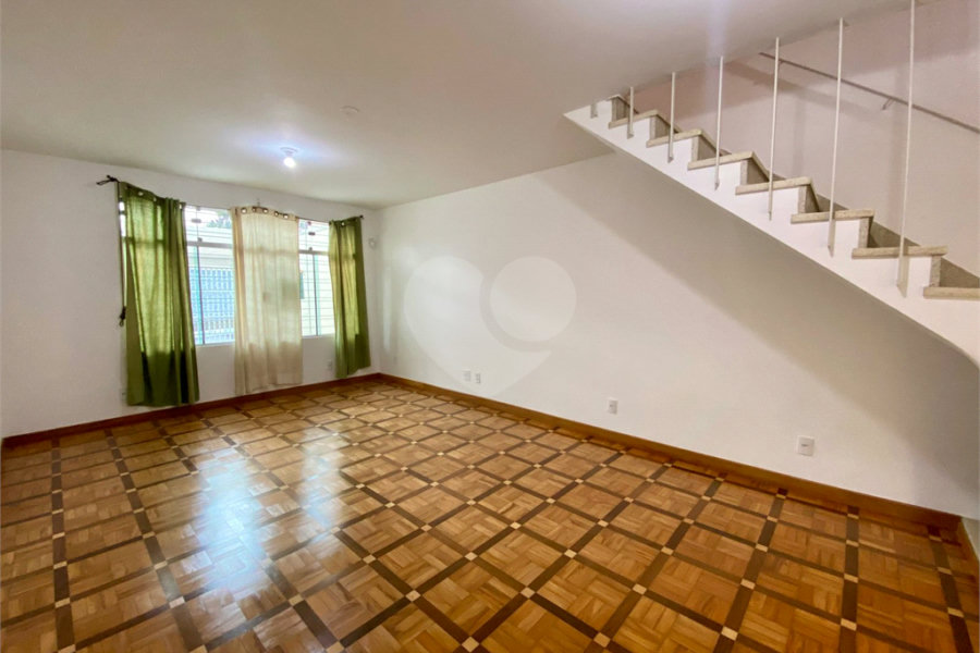 Sobrado à venda com 4 quartos, sendo 1 suíte, em Vila Guarani, São Paulo, SP
