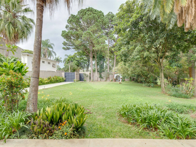 Casa Térrea à venda ou para alugar com 4 suítes em Alto da Boa Vista, São Paulo, SP