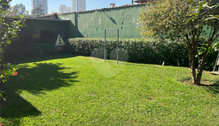 Casa Térrea para alugar com 5 quartos, sendo 2 suítes,  em Brooklin Paulista, São Paulo, SP
