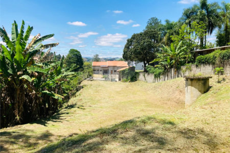 Casa à venda com 3 suítes no condomínio Lagoinha, Jacareí - SP