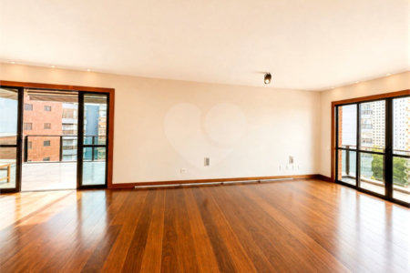 Apartamento à venda com 3 suítes em Moema, São Paulo, SP