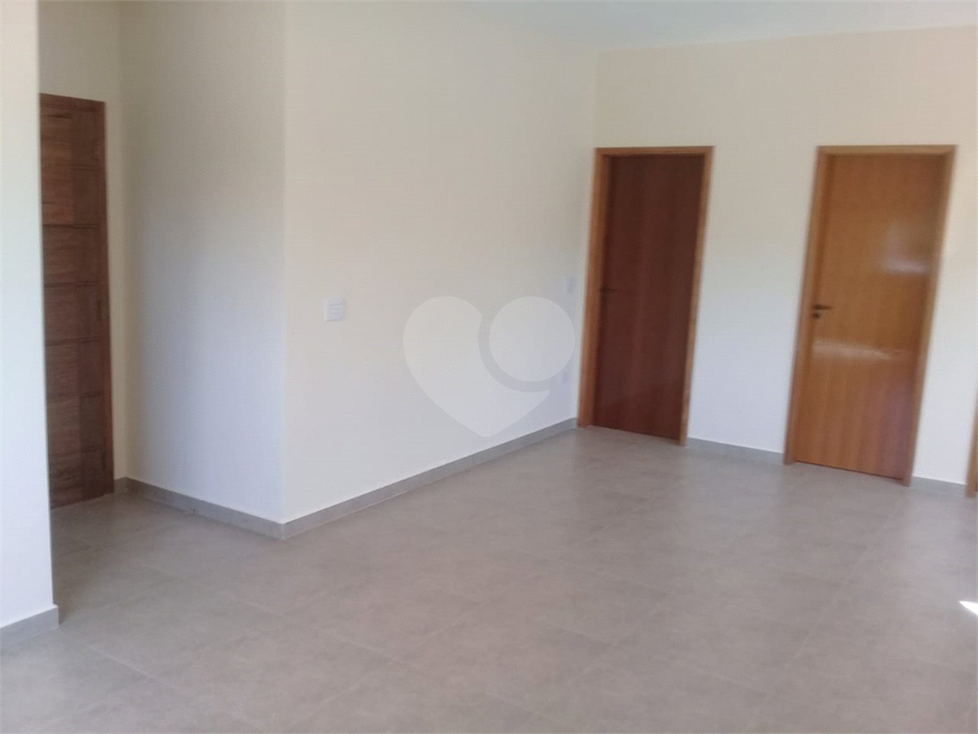 Casa à venda com 3 quartos, sendo 1 suíte,  em Loteamento Jardim Solares, Atibaia, SP