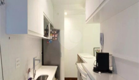 Apartamento à venda com 2 quartos, sendo 1 suíte,  em Moema, São Paulo, SP