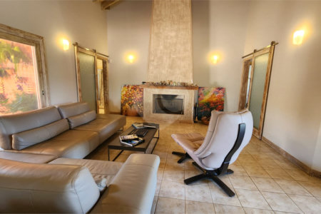 Casa à venda com 4 quartos, sendo 2 suítes, no condomínio Residencial Jardim Primavera, Louveira - SP