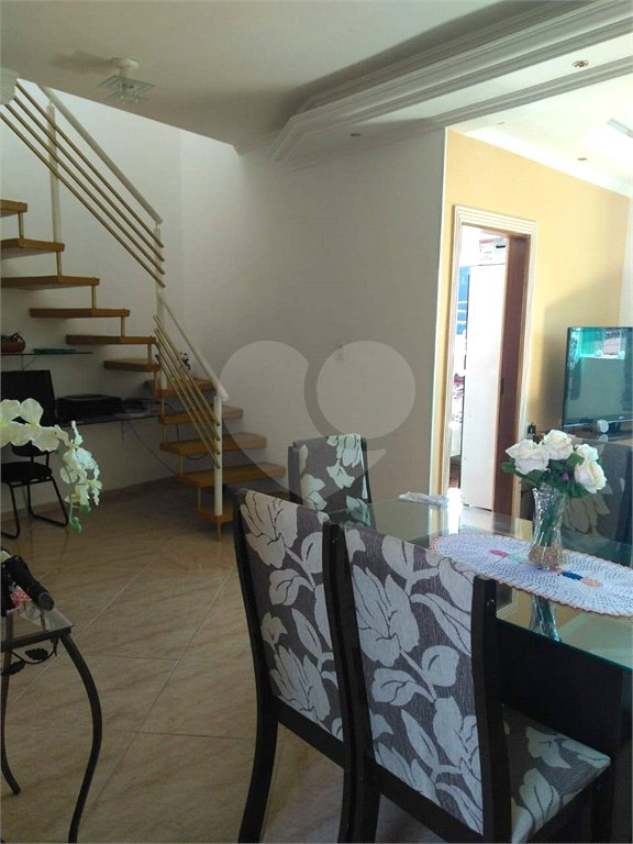Sobrado à venda com 2 quartos em Jardim São José, Poá, SP