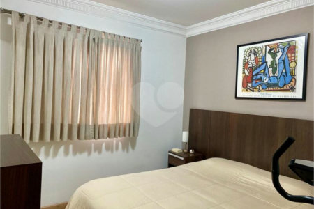Apartamento de 03 dormitórios sendo 1 suíte e 02 vagas de garagem.