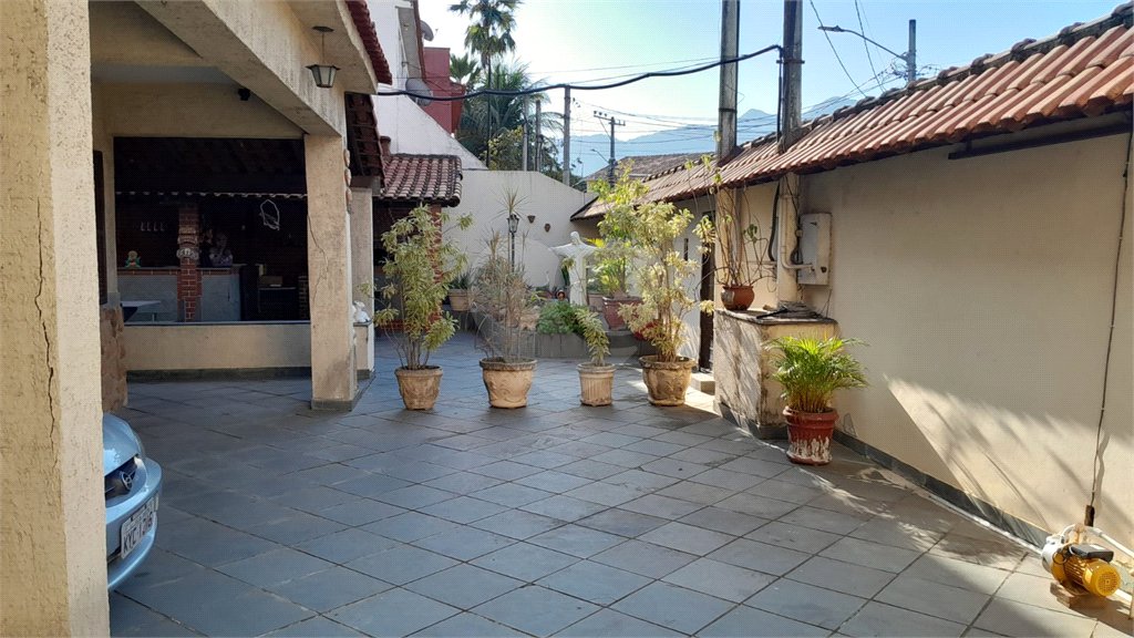 Casa à venda com 4 quartos, sendo 1 suíte, em Bangu, Rio de Janeiro, RJ