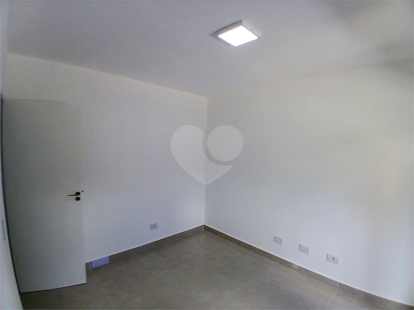 Casa à venda com 3 quartos, sendo 1 suíte,  no condomínio Res Saint Honoré, São Paulo - SP