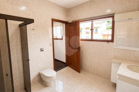 Sobrado à venda com 4 quartos, sendo 2 suítes, em Vila Pires, Santo André, SP