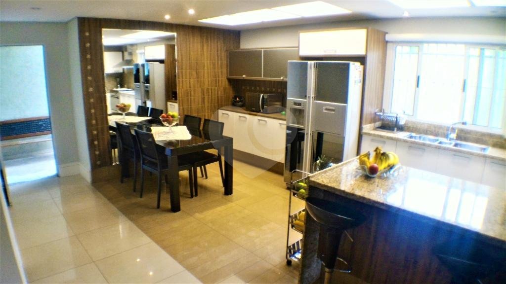 Casa à venda com 5 suítes no condomínio Travessa Tenente Ariston de Oliveira,4, São Paulo - SP