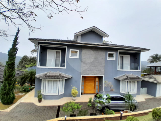 Casa à venda ou para alugar com 3 suítes no condomínio Suíça da Cantareira, Mairiporã - SP