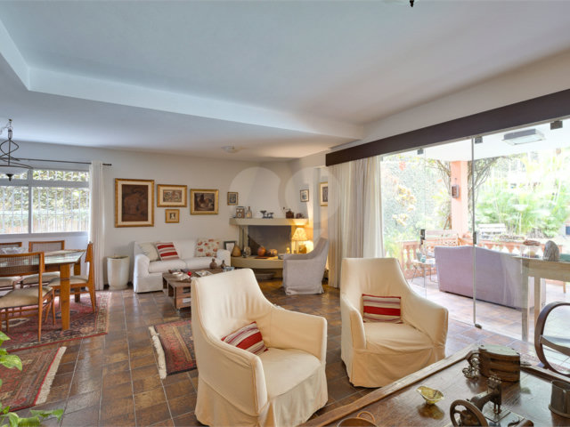 Casa à venda com 4 quartos, sendo 3 suítes,  em Jardim Marajoara, São Paulo, SP