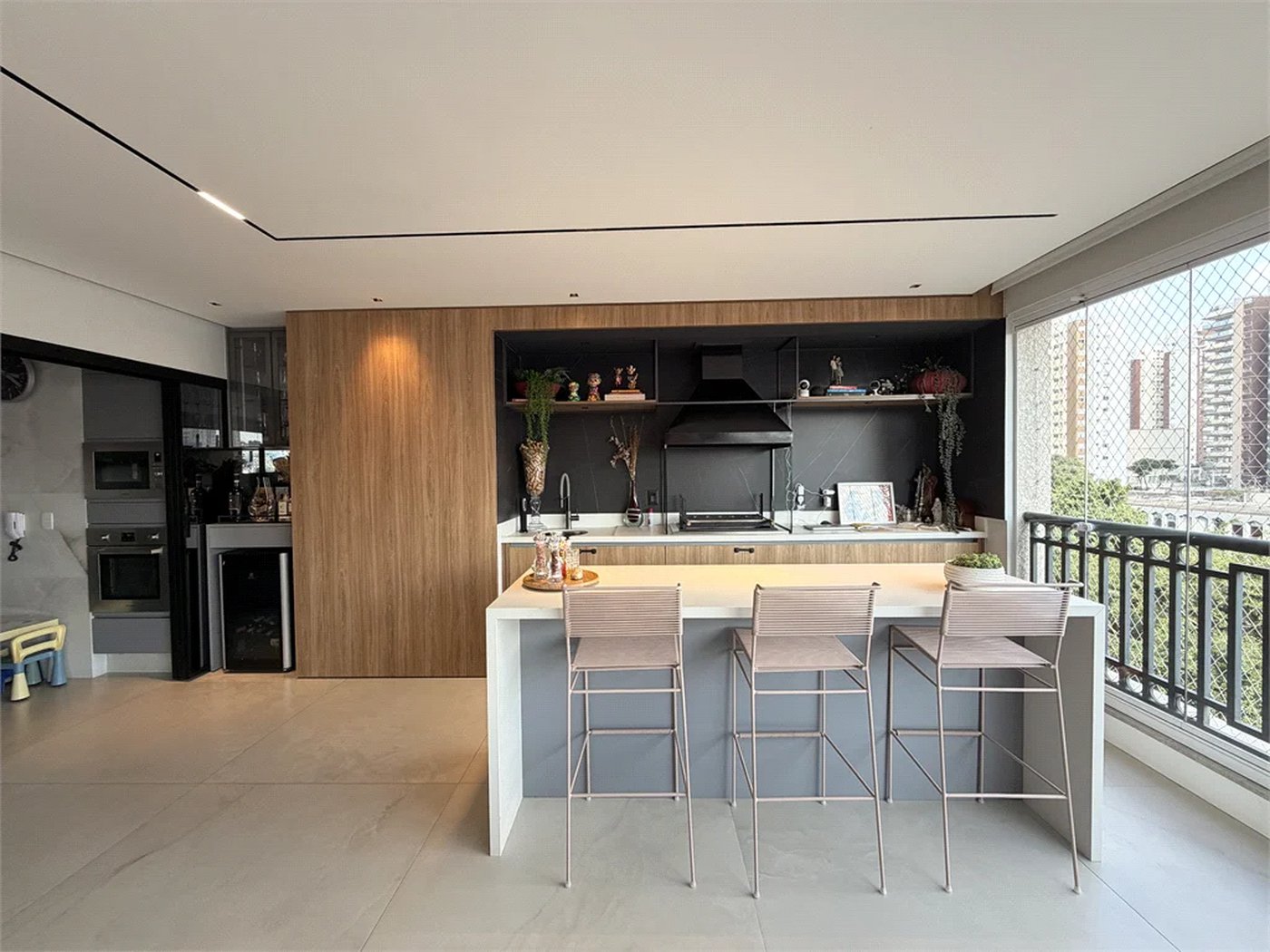 Apartamento à venda com 3 suítes em Vila Romana, São Paulo, SP