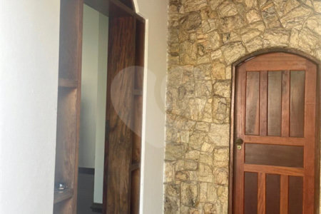 Sobrado à venda com 6 quartos, sendo 3 suítes,  em Dos Casa, São Bernardo do Campo, SP