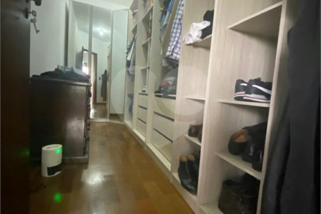 Casa à venda com 4 suítes no condomínio Vale da Santa Fé, Vinhedo - SP