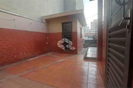 Casa à venda com 4 quartos, sendo 1 suíte,  em Lapa, São Paulo, SP