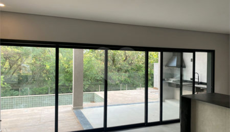 Casa à venda com 4 quartos, sendo 3 suítes,  no condomínio Recanto dos Paturis, Vinhedo - SP