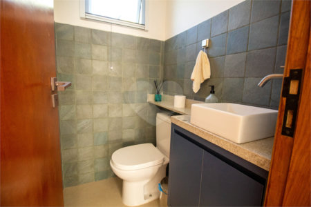 Casa à venda com 4 quartos, sendo 1 suíte,  no condomínio Sítio das Hortências, São Roque - SP