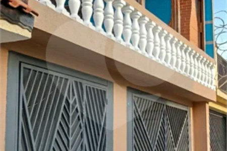 Casa à venda na Vila Galvão, com 210 m²