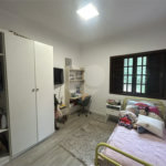 Casa em condomínio com 3 dormitórios, 01 suíte, garagem para 06 carros, área gourmet, piscina.