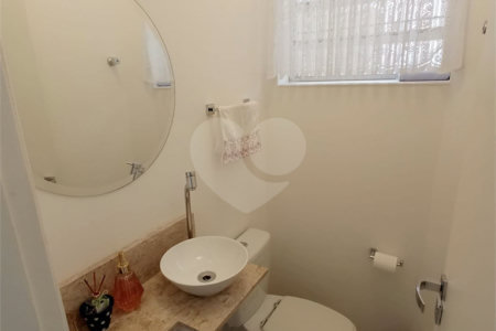 Sobrado à venda com 3 quartos, sendo 1 suíte, em Bosque da Saúde, São Paulo, SP