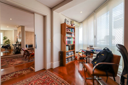 Cobertura à venda com 4 quartos, sendo 3 suítes,  em Vila Uberabinha, São Paulo, SP