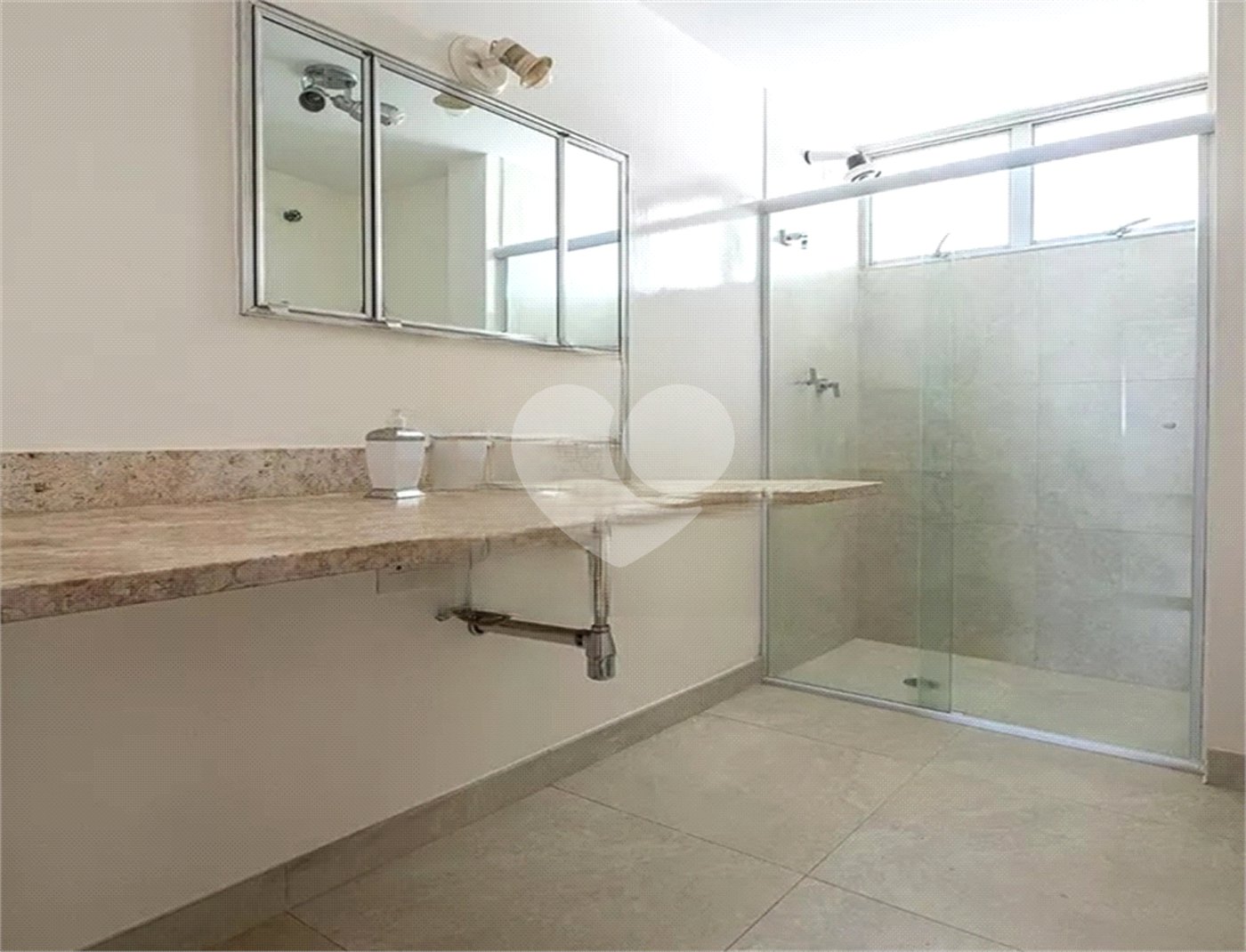 Apartamento à venda com 3 quartos, sendo 1 suíte,  em Cerqueira César, São Paulo, SP