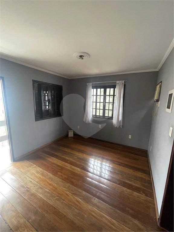 Casa à venda com 5 quartos, sendo 3 suítes, no condomínio Recanto das Palmeiras, Rio de Janeiro - RJ