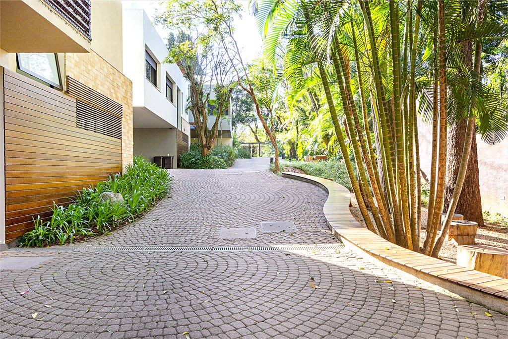 Casa à venda com 4 suítes no condomínio Vila Flora, São Paulo - SP