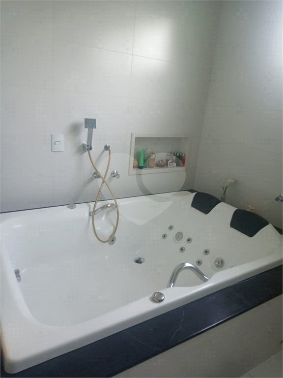 Casa à venda com 4 suítes no condomínio Villaggio Capriccio, Louveira - SP
