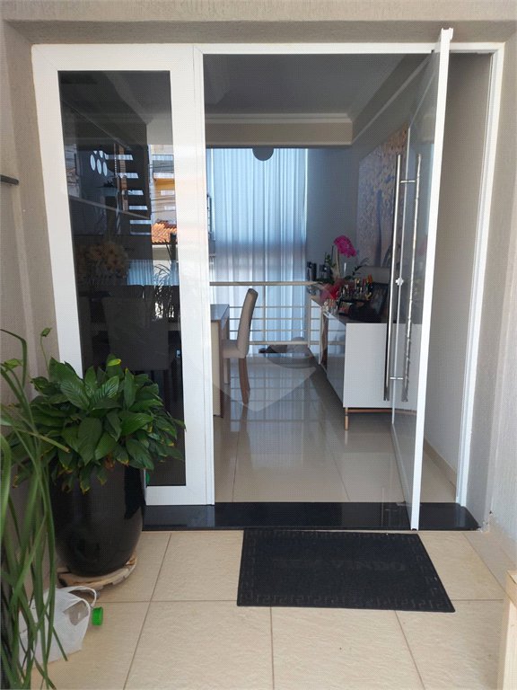 Sobrado à venda com 4 quartos, sendo 3 suítes, em Residencial Novo Horizonte I, Mogi das Cruzes, SP