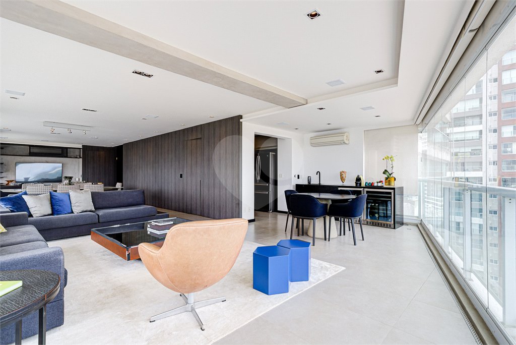 Apartamento à venda com 3 suítes em Campo Belo, São Paulo, SP