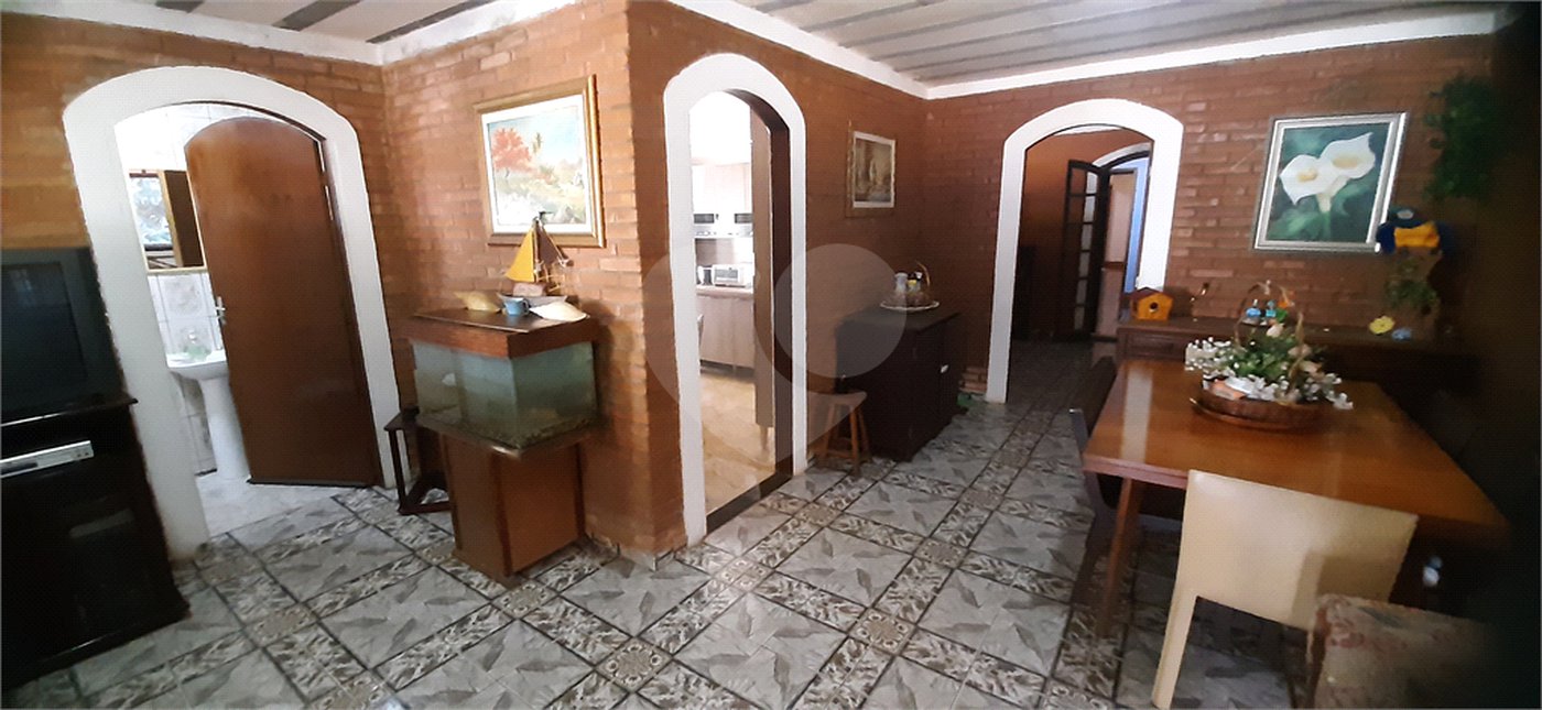 Casa à venda com 3 quartos, sendo 1 suíte, no condomínio Sausalito, Mairiporã - SP