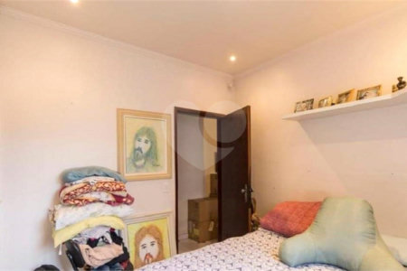 Sobrado à venda com 3 quartos, sendo 1 suíte, em Bosque da Saúde, São Paulo, SP