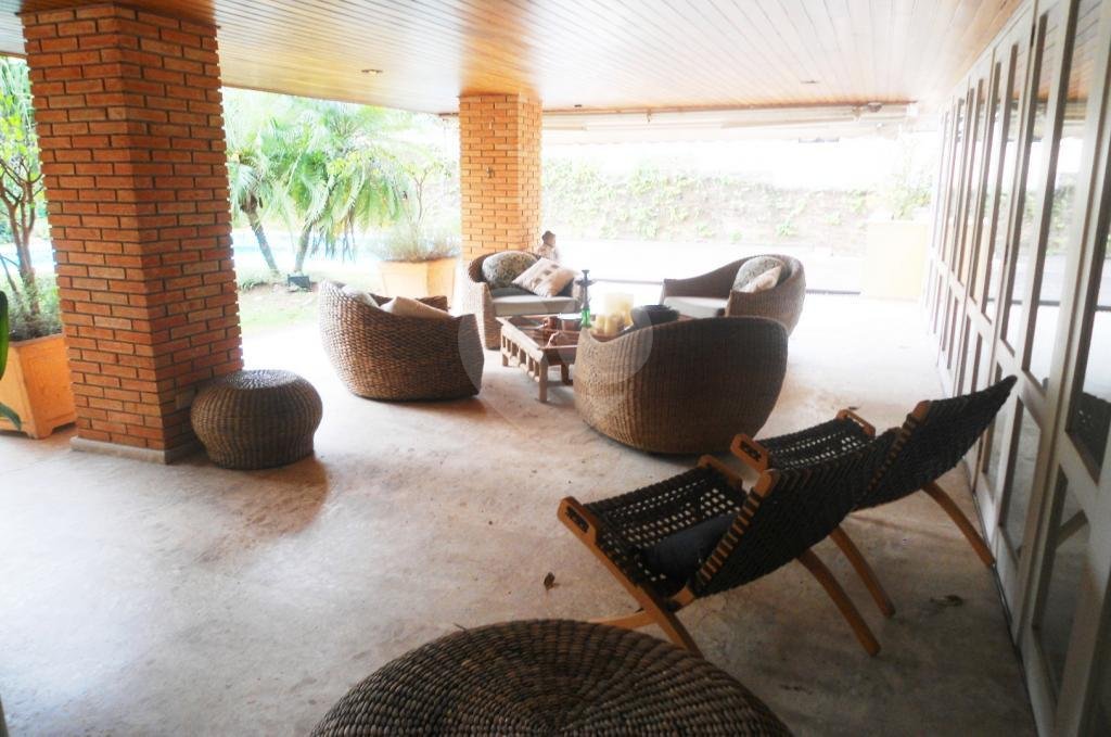 Sobrado à venda com 4 suítes em Jardim Cordeiro, São Paulo, SP