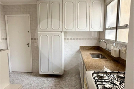 Apartamento à venda com 3 quartos, sendo 1 suíte,  em Moema, São Paulo, SP