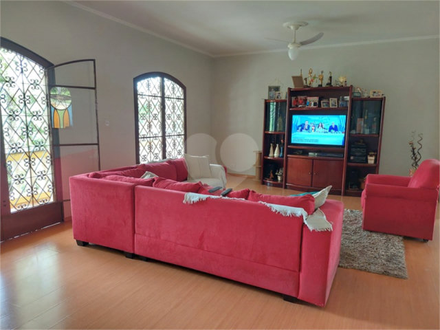 Casa à venda com 5 quartos, sendo 3 suítes,  no Centro, Mairiporã, SP