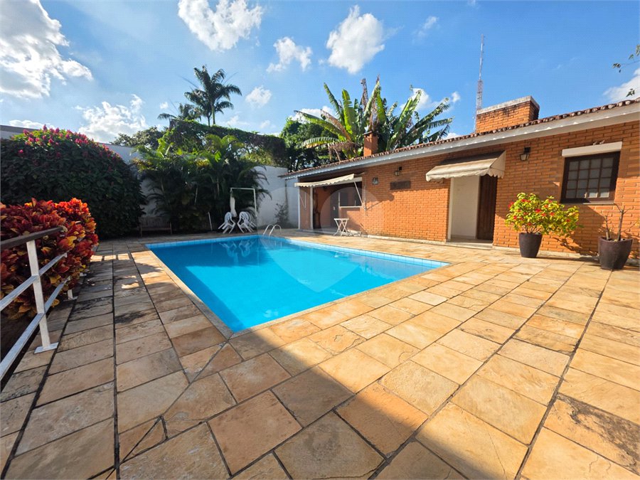 Casa à venda com 3 quartos, sendo 1 suíte, no condomínio Estância Marambaia, Vinhedo - SP
