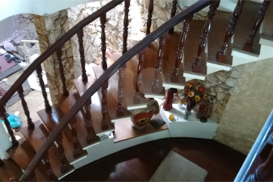 Casa à venda com 5 quartos, sendo 2 suítes, em Horto Florestal, São Paulo, SP