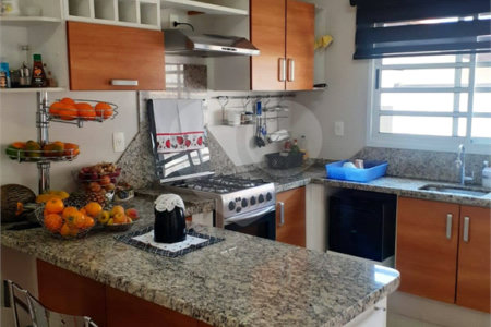 Sobrado à venda com 3 quartos, sendo 1 suíte, em Parque Santana, Mogi das Cruzes, SP